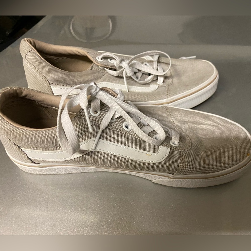 Vans Ward Lo Sneaker tan and white- excellent condition